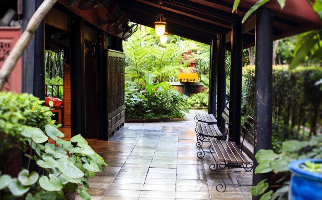 Silom Studios Bangkok Exterior foto