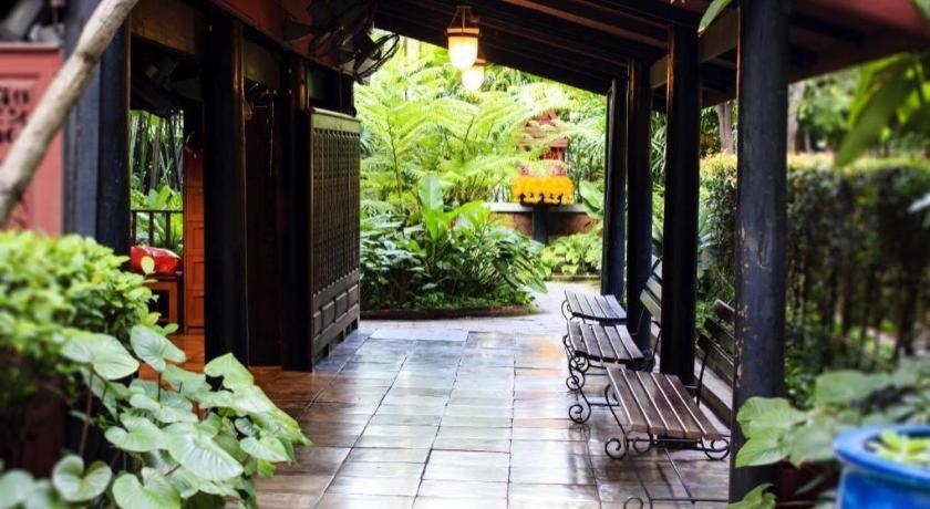 Silom Studios Bangkok Exterior foto